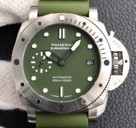 VS Factory Panerai Submersible Watches Replica PAM01055 Green Dial Size 42mm