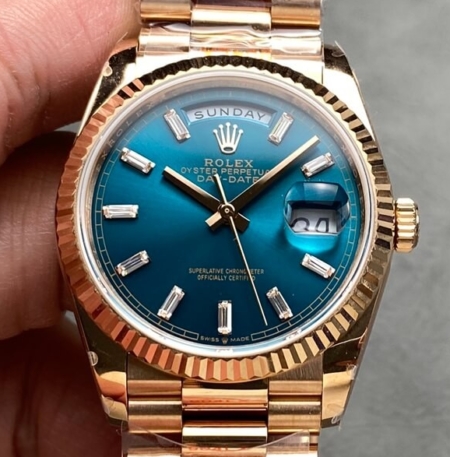 Q Factory Replica Rolex Day-Date M128235-0085: 36mm Peacock Green Dial – A Masterpiece of Luxury